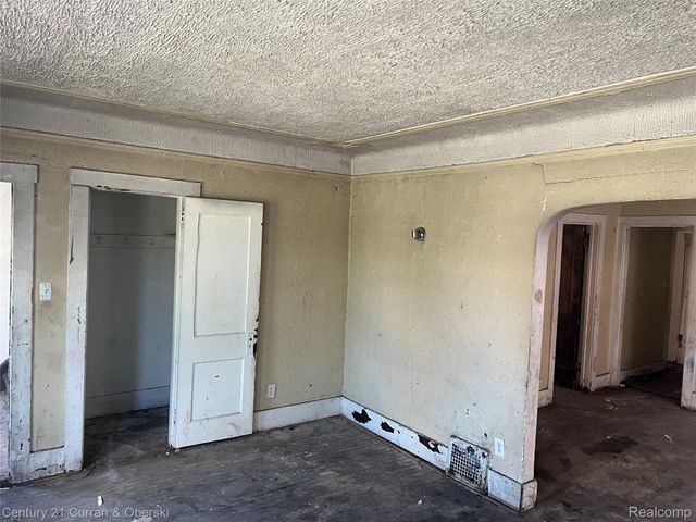 47 W Arizona Street, Detroit, MI 48203