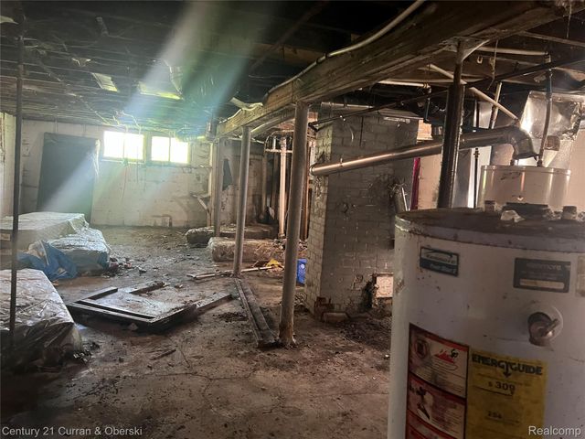 47 W Arizona Street, Detroit, MI 48203