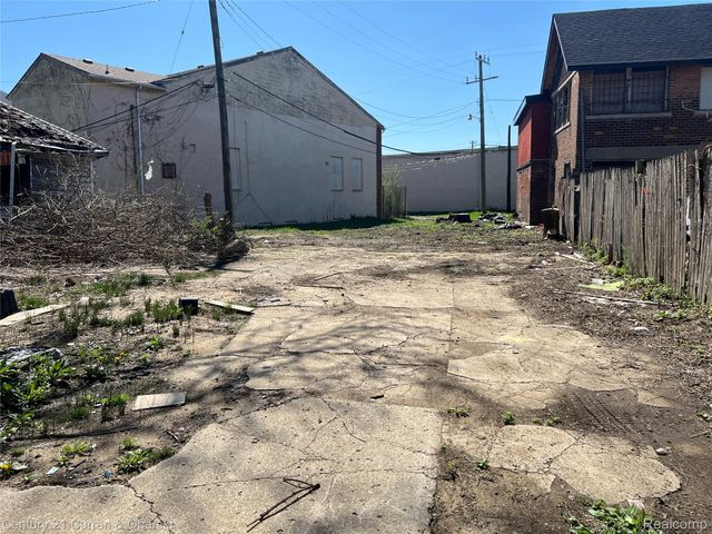 47 W Arizona Street, Detroit, MI 48203