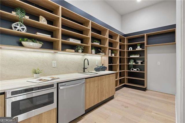 633 Pauley Place, Sandy Springs, GA 30328