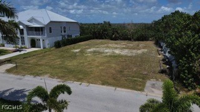 12070 Siesta DR, Fort Myers Beach, FL 33931