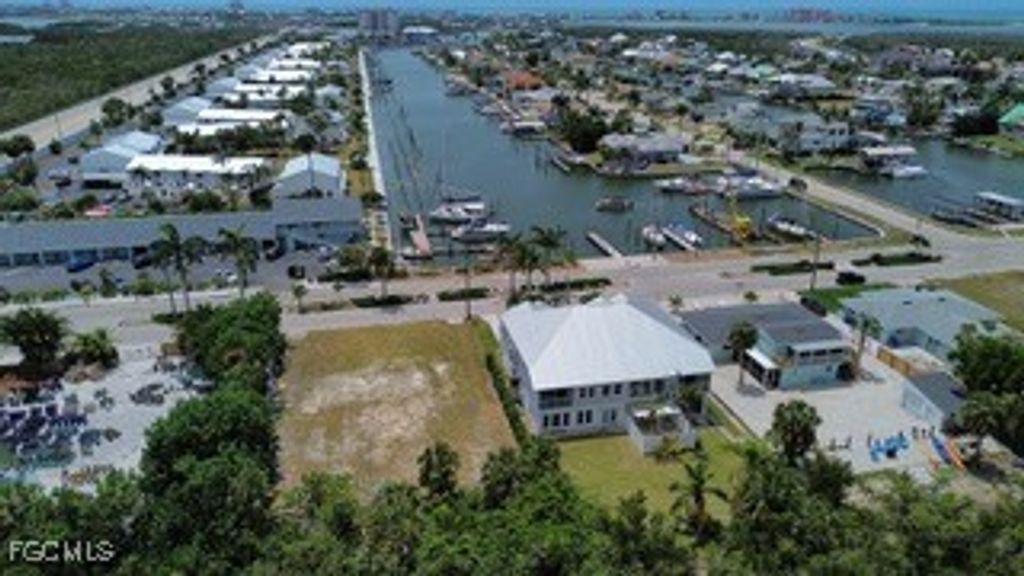 12070 Siesta DR, Fort Myers Beach, FL 33931