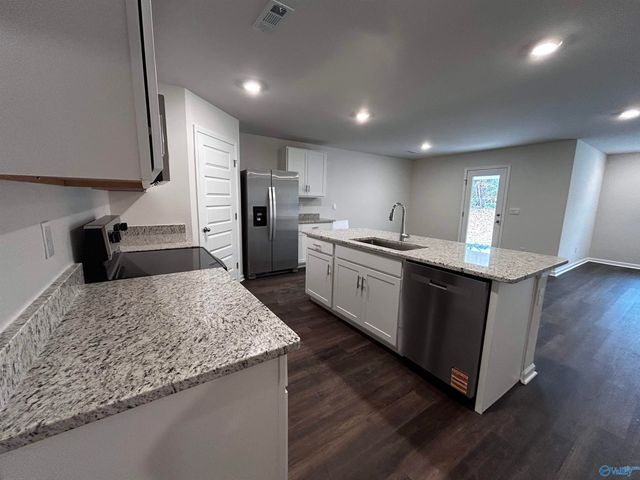 9946 Sequoyah Cove Drive SE, Owens Cross Roads, AL 35763