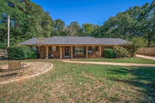 8 Hollers St, Longview, TX 75601