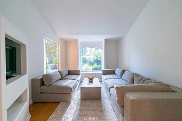 9240 Encino, Northridge, CA 91325