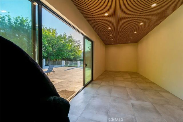 9240 Encino, Northridge, CA 91325