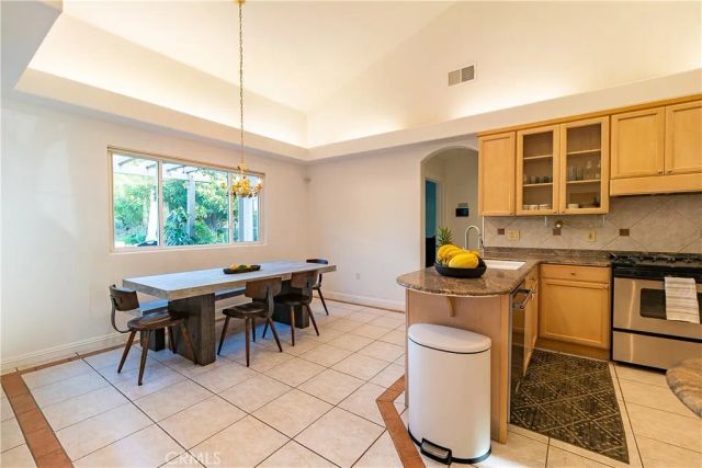 9240 Encino, Northridge, CA 91325