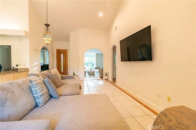 9240 Encino, Northridge, CA 91325
