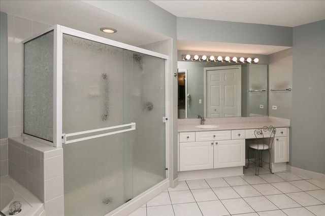 740 Creekside Drive 501, Mount Prospect, IL 60056