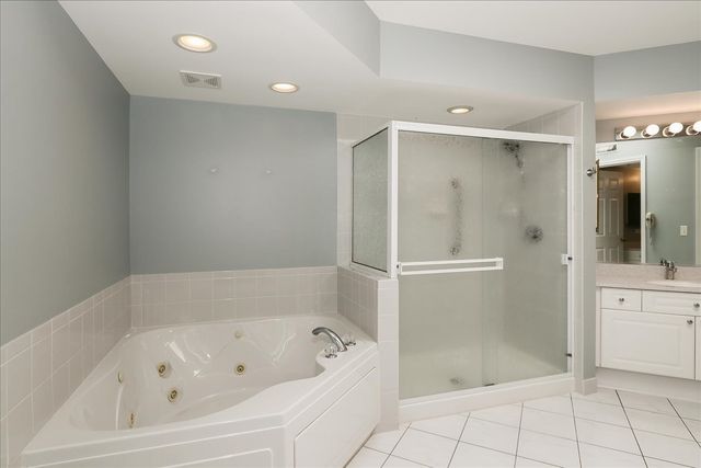 740 Creekside Drive 501, Mount Prospect, IL 60056