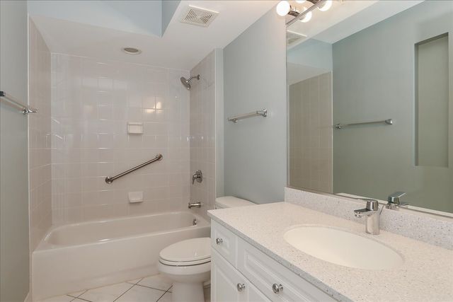 740 Creekside Drive 501, Mount Prospect, IL 60056