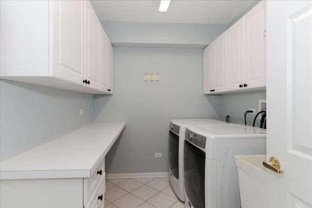 740 Creekside Drive 501, Mount Prospect, IL 60056