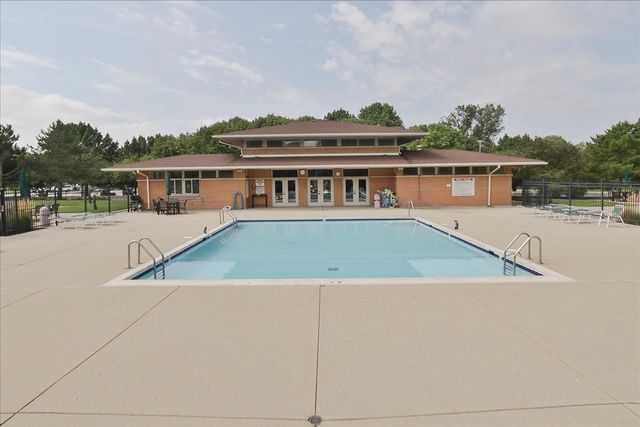 740 Creekside Drive 501, Mount Prospect, IL 60056