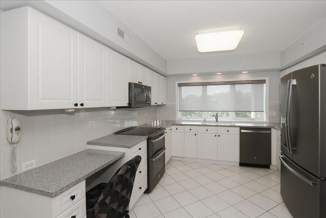 740 Creekside Drive 501, Mount Prospect, IL 60056