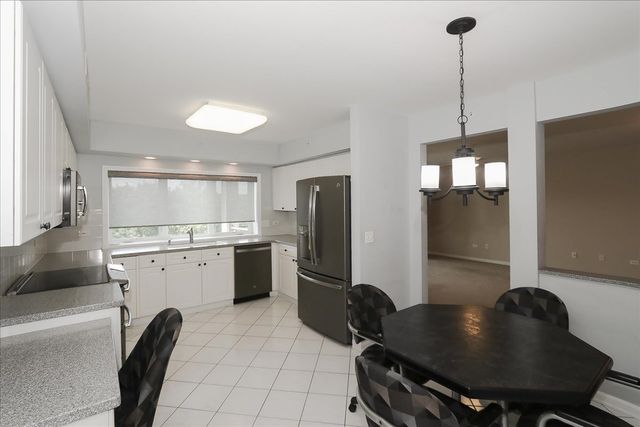 740 Creekside Drive 501, Mount Prospect, IL 60056