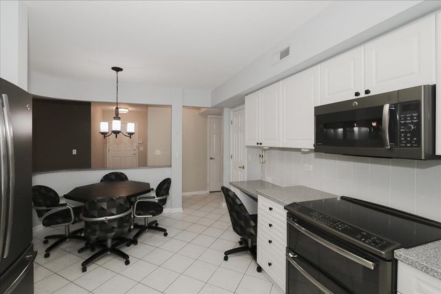 740 Creekside Drive 501, Mount Prospect, IL 60056