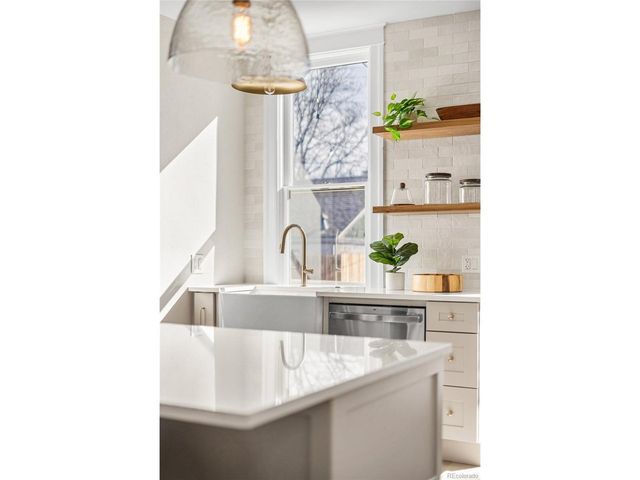 1042 S Pearl St, Denver, CO 80209