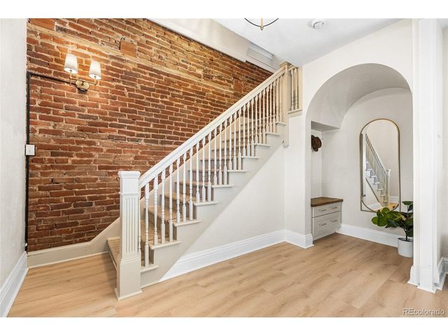 1042 S Pearl St, Denver, CO 80209