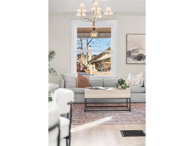 1042 S Pearl St, Denver, CO 80209