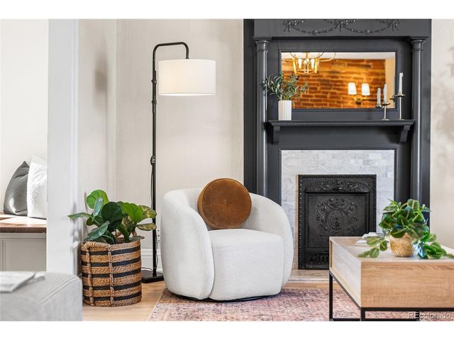 1042 S Pearl St, Denver, CO 80209