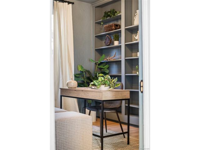 1042 S Pearl St, Denver, CO 80209