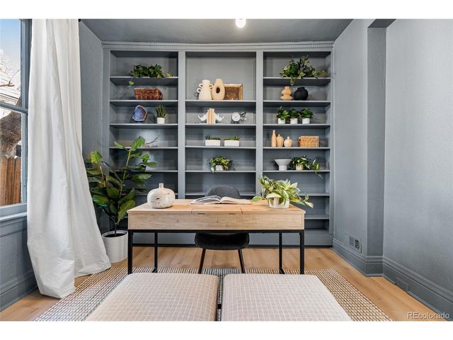 1042 S Pearl St, Denver, CO 80209