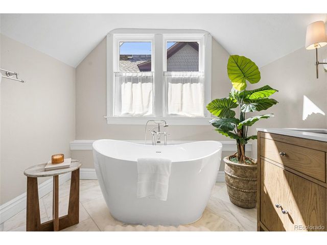 1042 S Pearl St, Denver, CO 80209