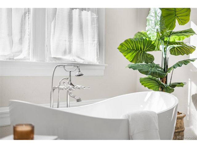 1042 S Pearl St, Denver, CO 80209