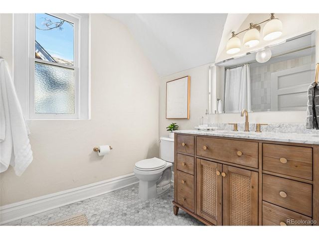 1042 S Pearl St, Denver, CO 80209