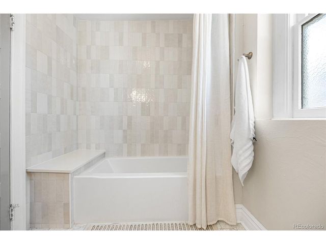 1042 S Pearl St, Denver, CO 80209