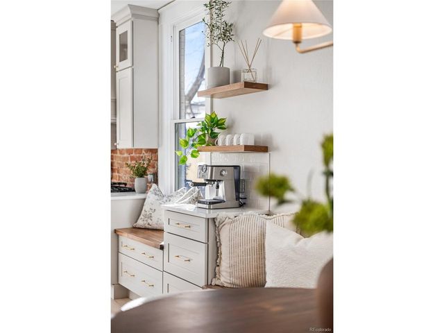 1042 S Pearl St, Denver, CO 80209