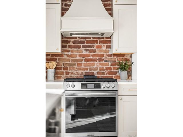 1042 S Pearl St, Denver, CO 80209