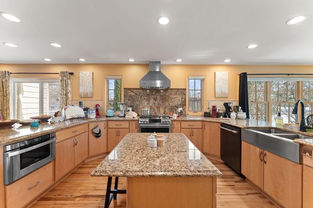 1562 W Tiffany Woods Drive, La Porte, IN 46350