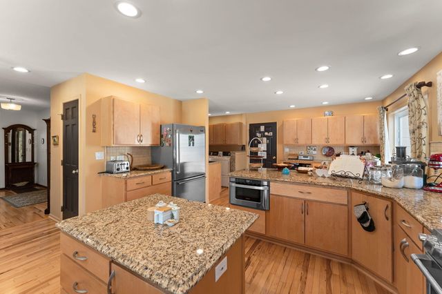 1562 W Tiffany Woods Drive, La Porte, IN 46350