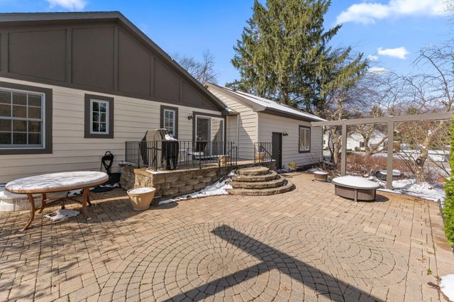 1562 W Tiffany Woods Drive, La Porte, IN 46350