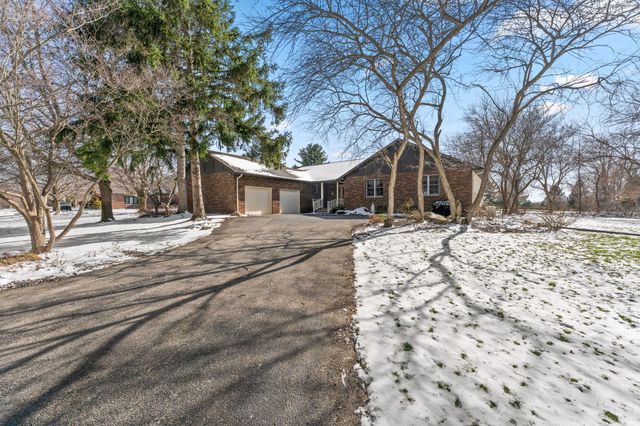 1562 W Tiffany Woods Drive, La Porte, IN 46350