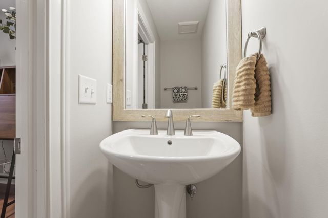 138 E Greenwood Avenue, Columbus, OH 43201