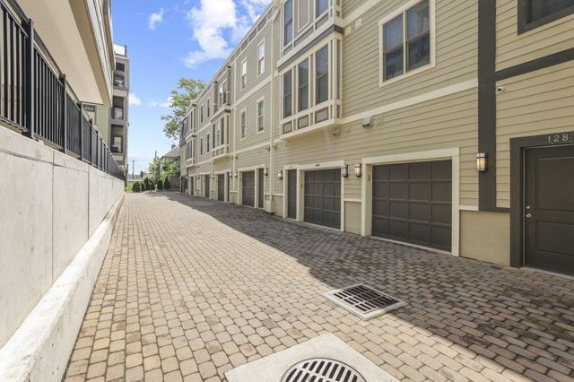 138 E Greenwood Avenue, Columbus, OH 43201