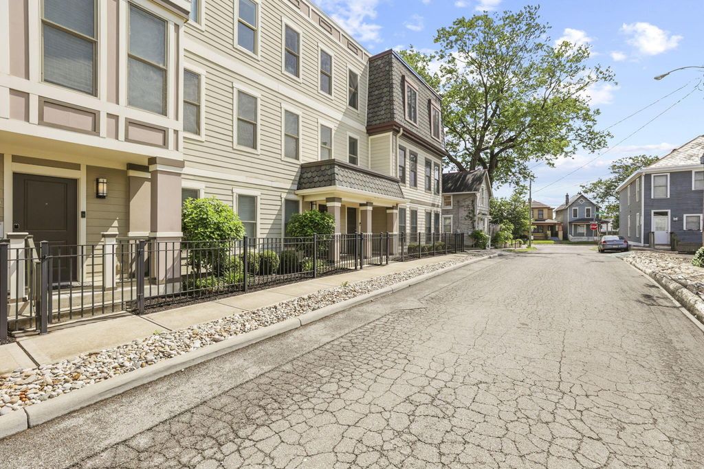 138 E Greenwood Avenue, Columbus, OH 43201