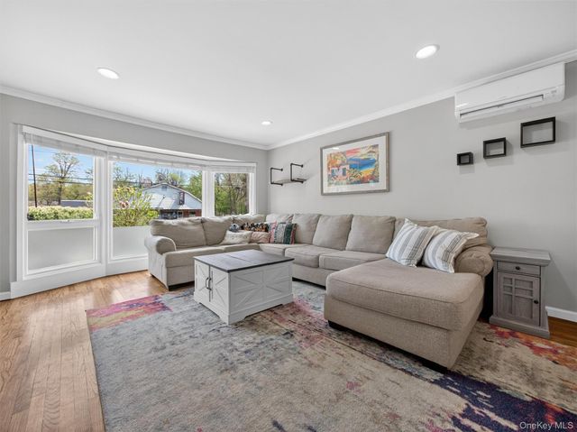 33 Van Wyck Road, Blauvelt, NY 10913