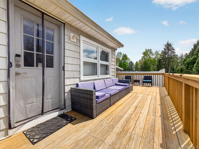 33 Van Wyck Road, Blauvelt, NY 10913