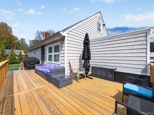 33 Van Wyck Road, Blauvelt, NY 10913