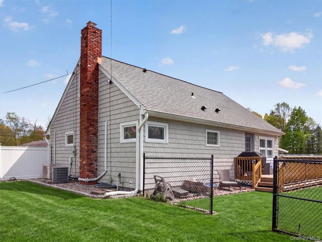 33 Van Wyck Road, Blauvelt, NY 10913