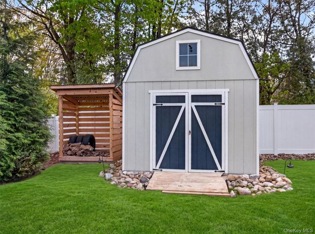 33 Van Wyck Road, Blauvelt, NY 10913