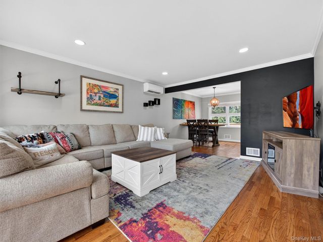 33 Van Wyck Road, Blauvelt, NY 10913