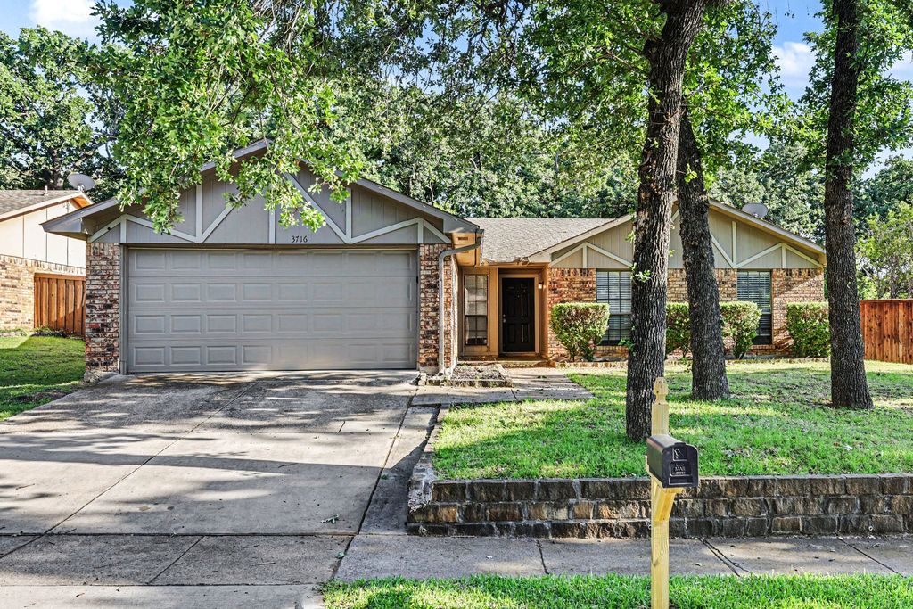 3716 Pinewood Street, Bedford, TX 76021