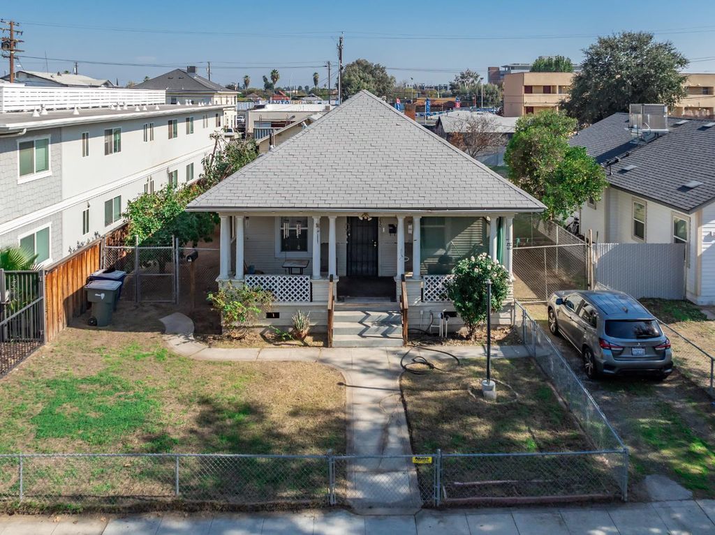 230 N Calaveras Street, Fresno, CA 93701