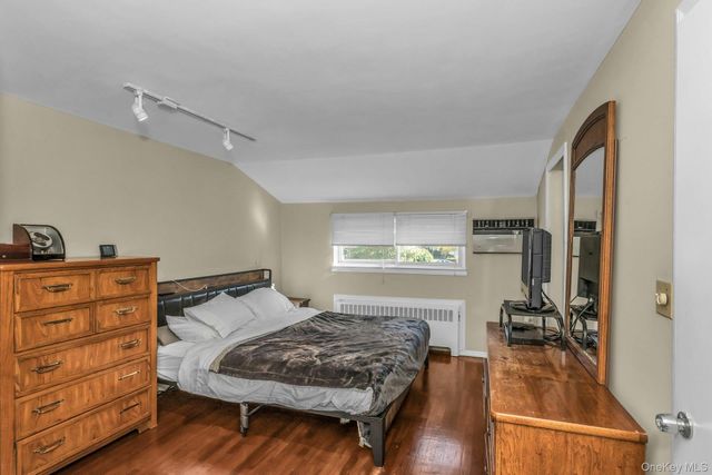 17 Linwood Place, Massapequa Park, NY 11762