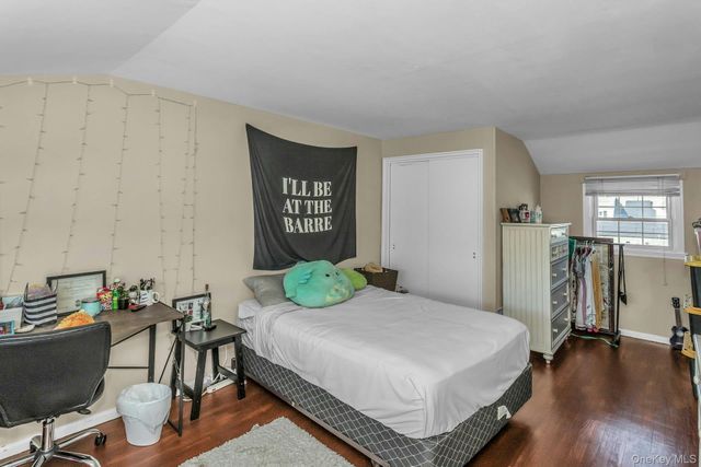 17 Linwood Place, Massapequa Park, NY 11762