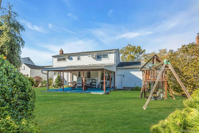 17 Linwood Place, Massapequa Park, NY 11762